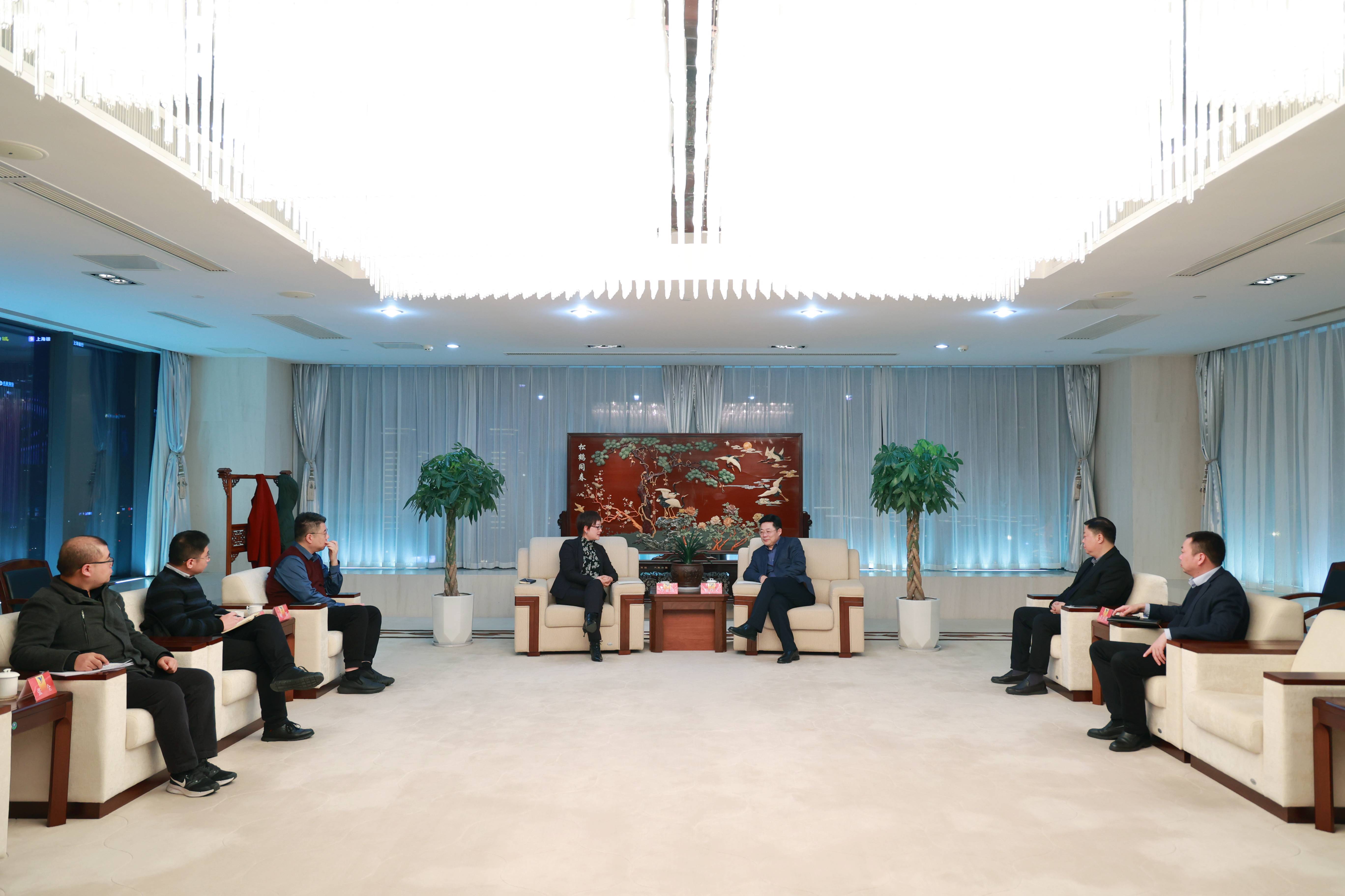集團與進出口銀行江蘇分(fēn)行深化銀企合作(zuò)
